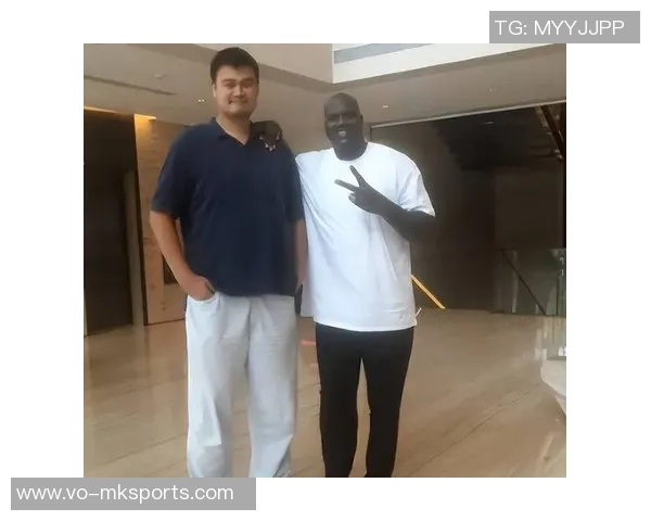 姚明接受贝尔挑战去求生,姚鲨赛场外完成另类比拼:篮球巨星的全新冒险之旅