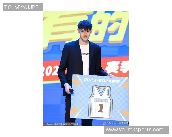 曾凡博与首钢携手开启新篇章，三年新秀合同引领篮球新未来