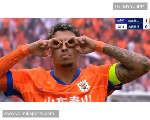 江文豪外围突施冷箭,完美弧线洞穿球门 江文豪外围突施冷箭,完美弧线洞穿球门